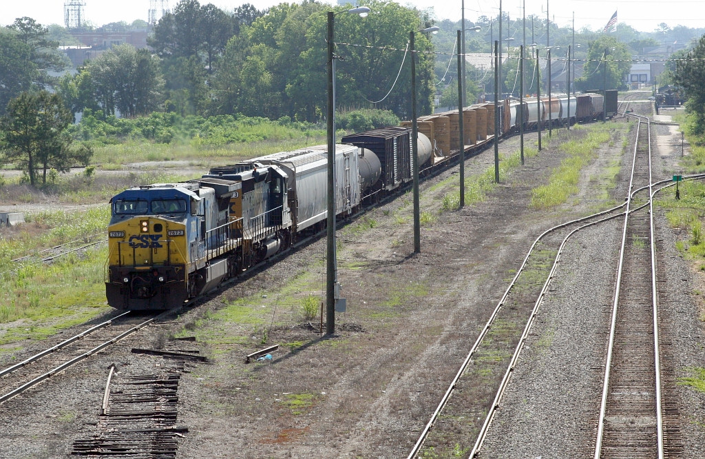 CSX 7672 with the local from Waycross